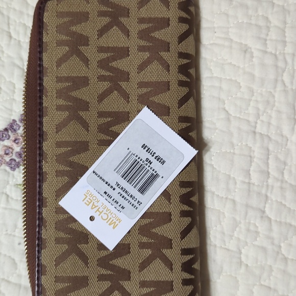 Michael Kors wallet - Picture 3 of 3